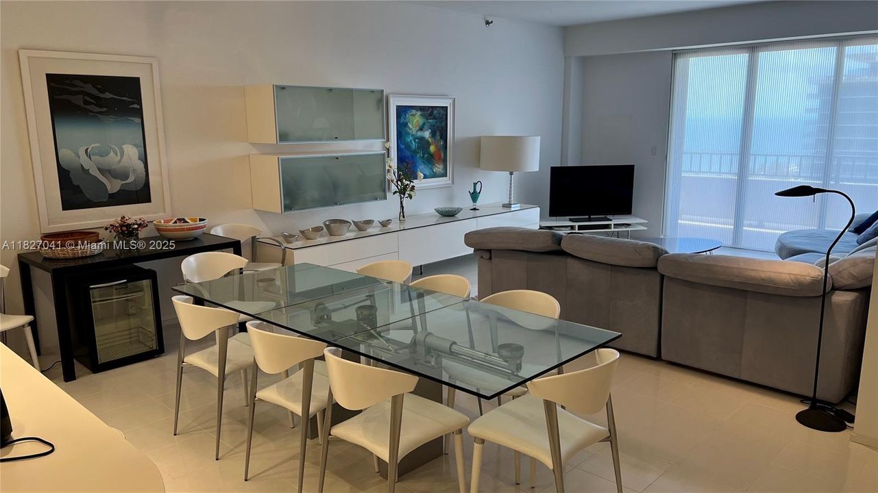 Recently Rented: $10,000 (3 beds, 3 baths, 2176 Square Feet)