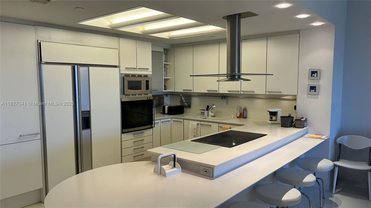 Recently Rented: $10,000 (3 beds, 3 baths, 2176 Square Feet)