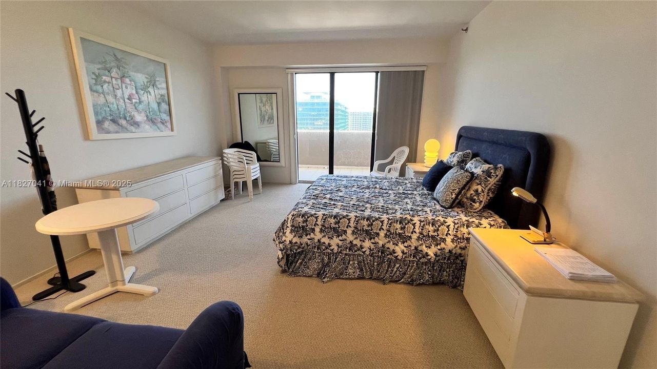 Recently Rented: $10,000 (3 beds, 3 baths, 2176 Square Feet)