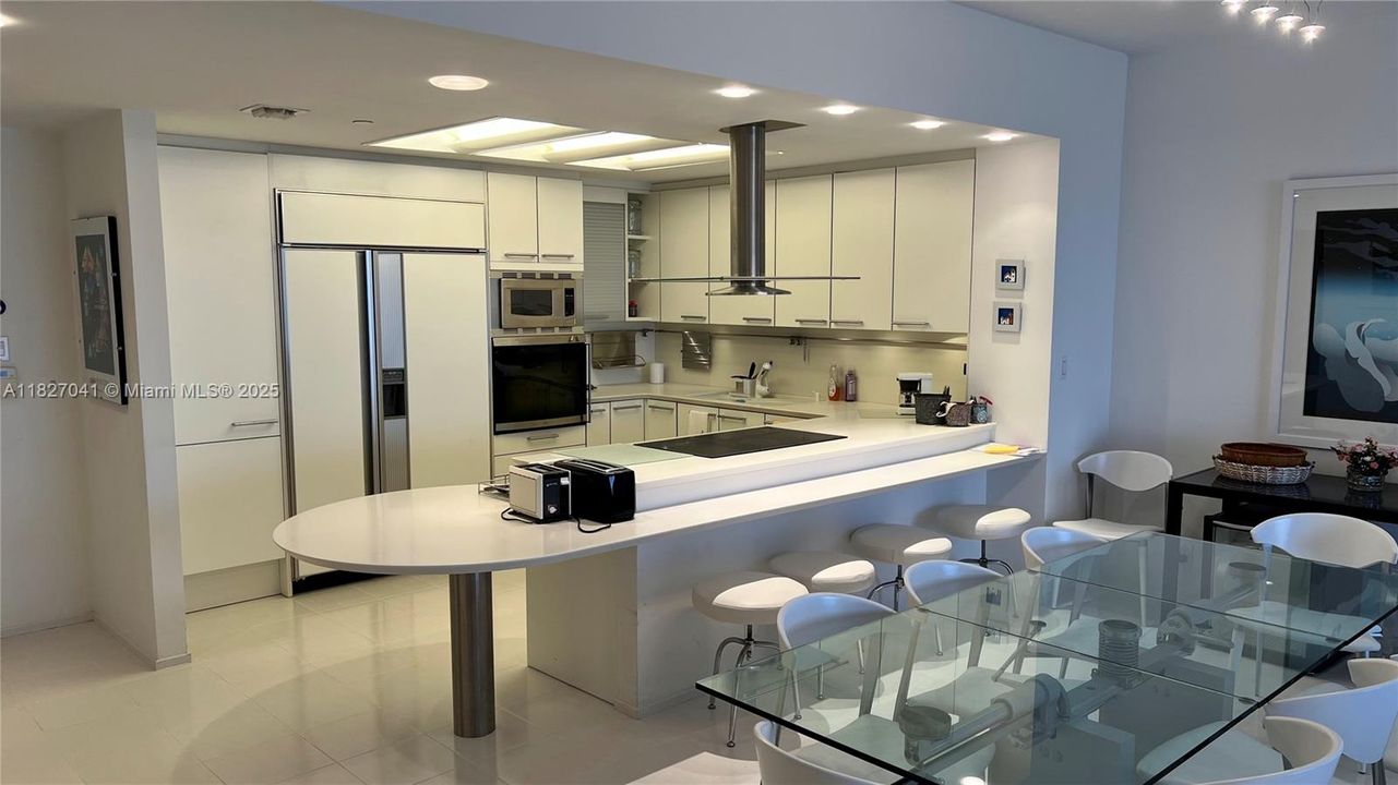 Recently Rented: $10,000 (3 beds, 3 baths, 2176 Square Feet)