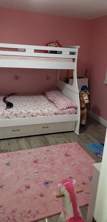 For Sale: $265,000 (2 beds, 2 baths, 1092 Square Feet)