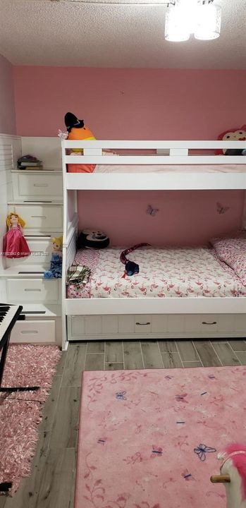 For Sale: $265,000 (2 beds, 2 baths, 1092 Square Feet)