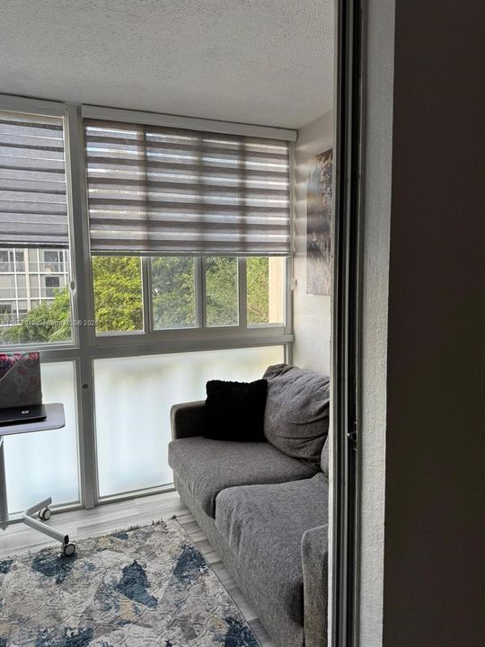 For Sale: $265,000 (2 beds, 2 baths, 1092 Square Feet)