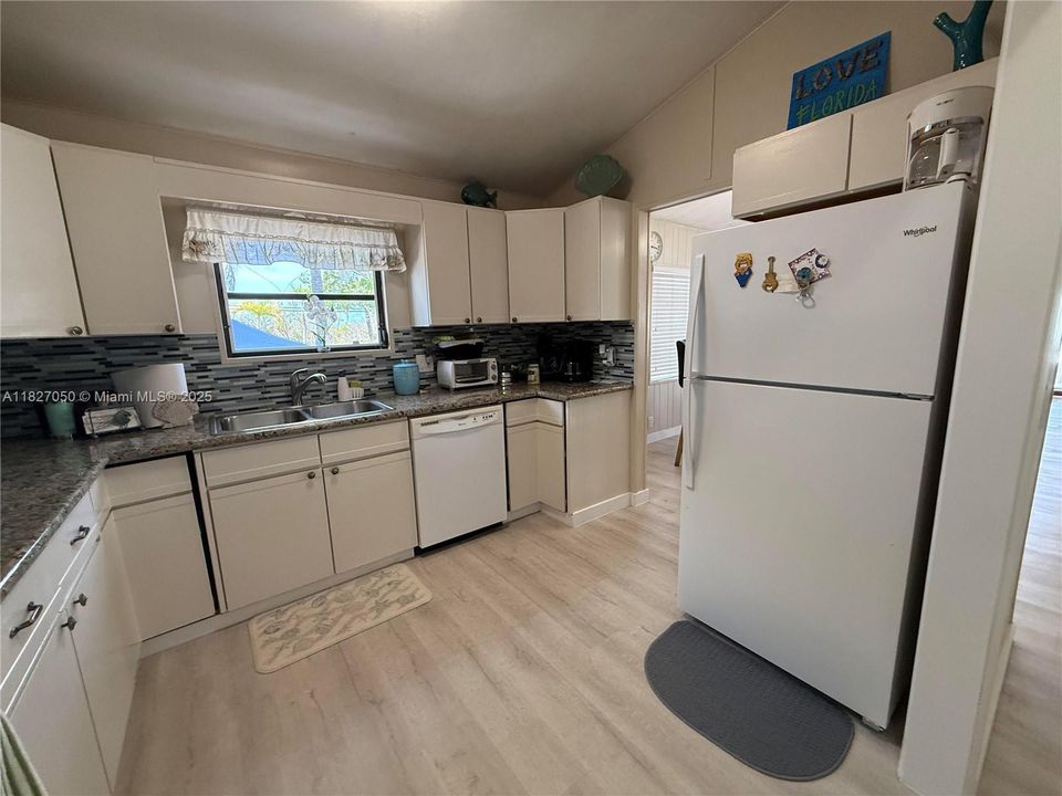 最近售出: $779,900 (3 贝兹, 2 浴室, 1464 平方英尺)