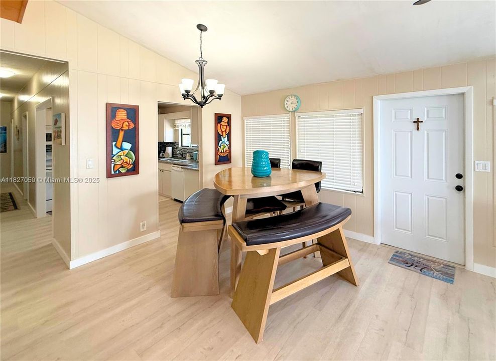 最近售出: $779,900 (3 贝兹, 2 浴室, 1464 平方英尺)