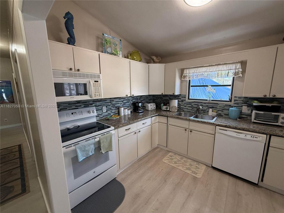 最近售出: $779,900 (3 贝兹, 2 浴室, 1464 平方英尺)