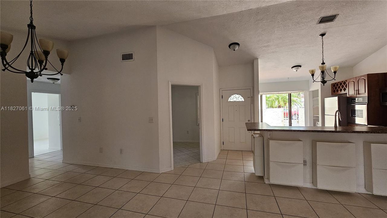 For Sale: $299,000 (3 beds, 2 baths, 1125 Square Feet)