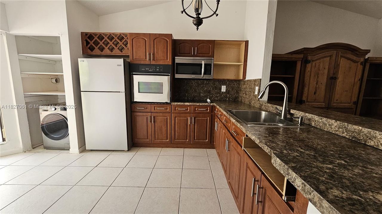 For Sale: $299,000 (3 beds, 2 baths, 1125 Square Feet)