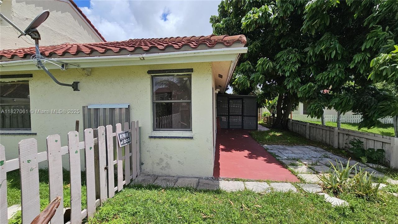 For Sale: $299,000 (3 beds, 2 baths, 1125 Square Feet)