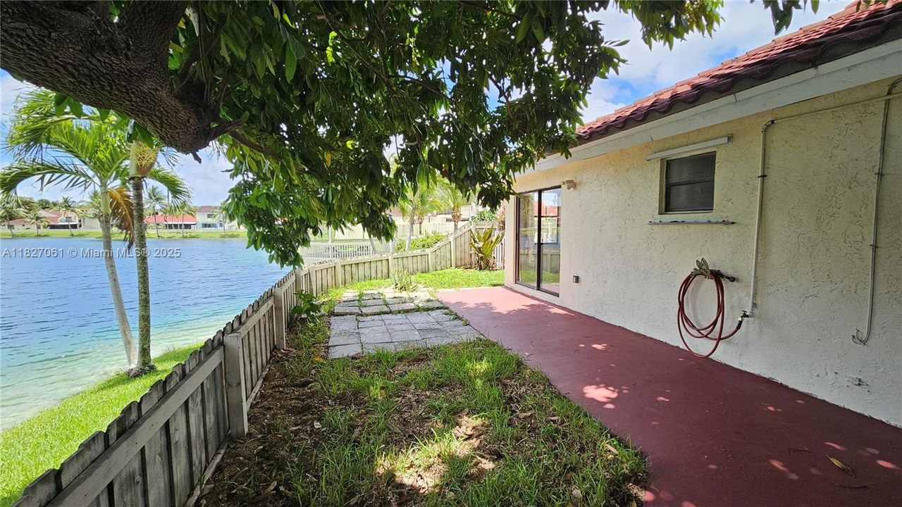 For Sale: $299,000 (3 beds, 2 baths, 1125 Square Feet)