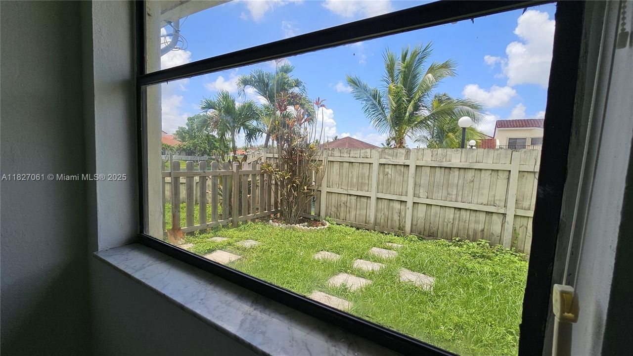 For Sale: $299,000 (3 beds, 2 baths, 1125 Square Feet)