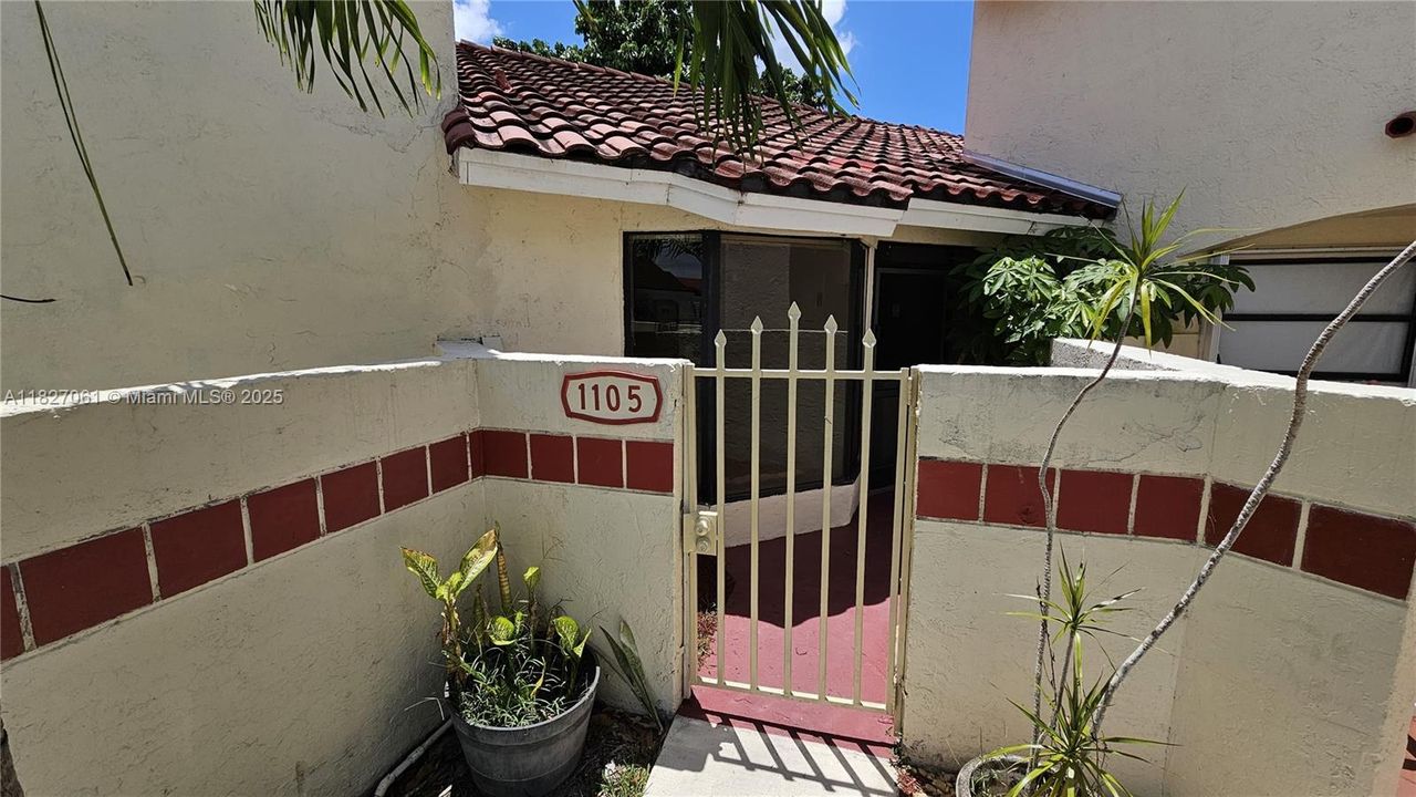 For Sale: $299,000 (3 beds, 2 baths, 1125 Square Feet)