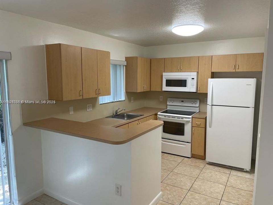 На продажу: $235,000 (3 спален, 2 ванн, 1099 Квадратных фут)