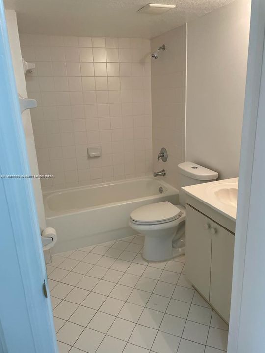 На продажу: $235,000 (3 спален, 2 ванн, 1099 Квадратных фут)