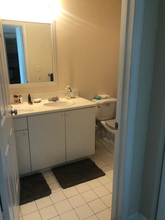 For Sale: $320,000 (1 beds, 1 baths, 778 Square Feet)