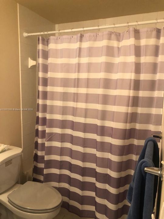 For Sale: $320,000 (1 beds, 1 baths, 778 Square Feet)