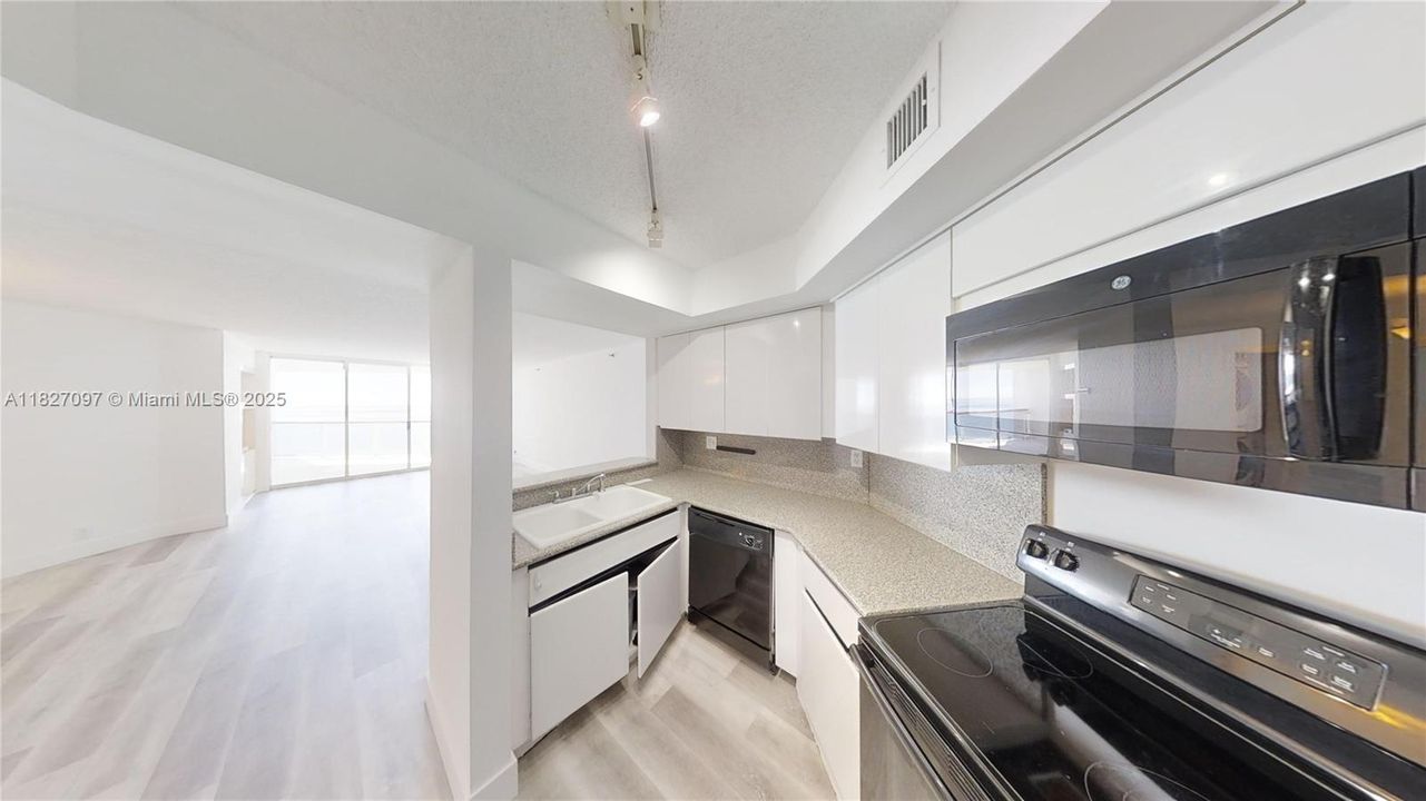 Недавно продано: $785,000 (3 спален, 3 ванн, 1510 Квадратных фут)