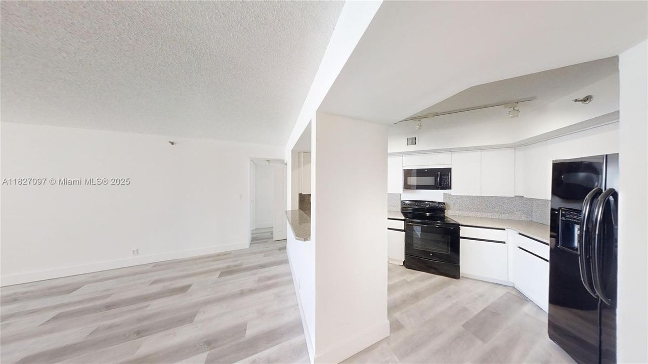 Недавно продано: $785,000 (3 спален, 3 ванн, 1510 Квадратных фут)