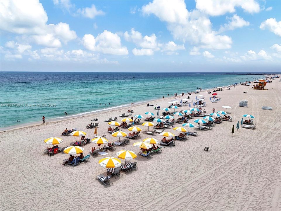 For Sale: $435,000 (1 beds, 1 baths, 659 Square Feet)