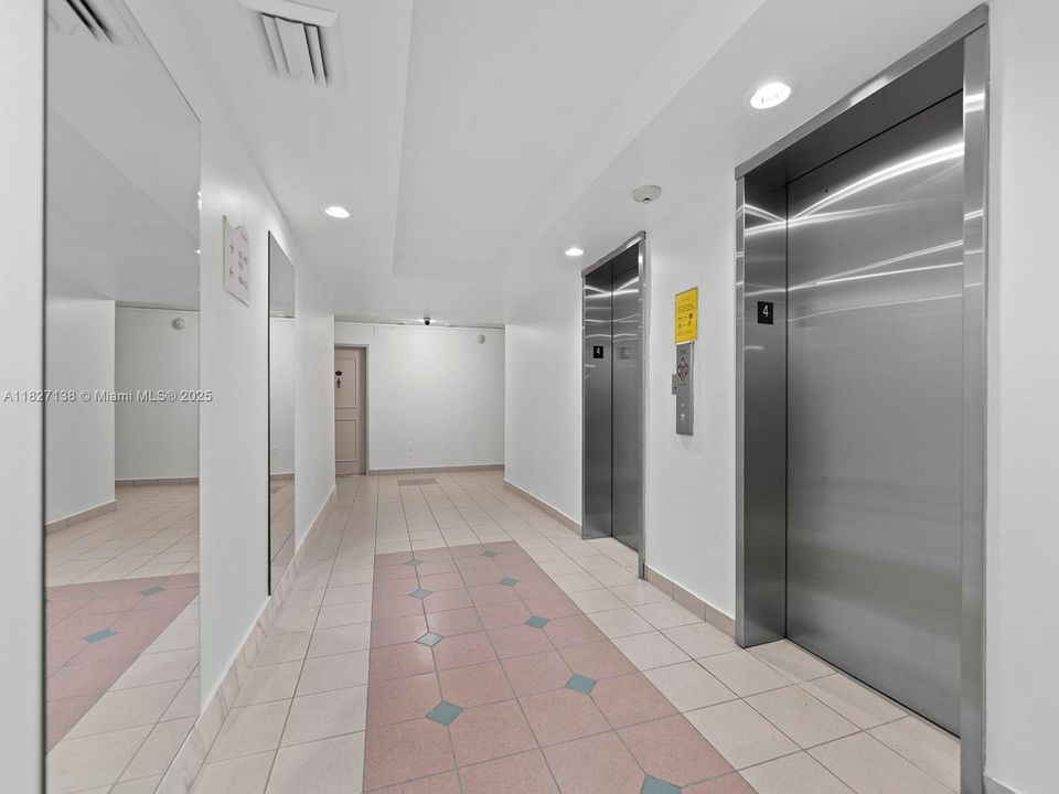 For Sale: $435,000 (1 beds, 1 baths, 659 Square Feet)