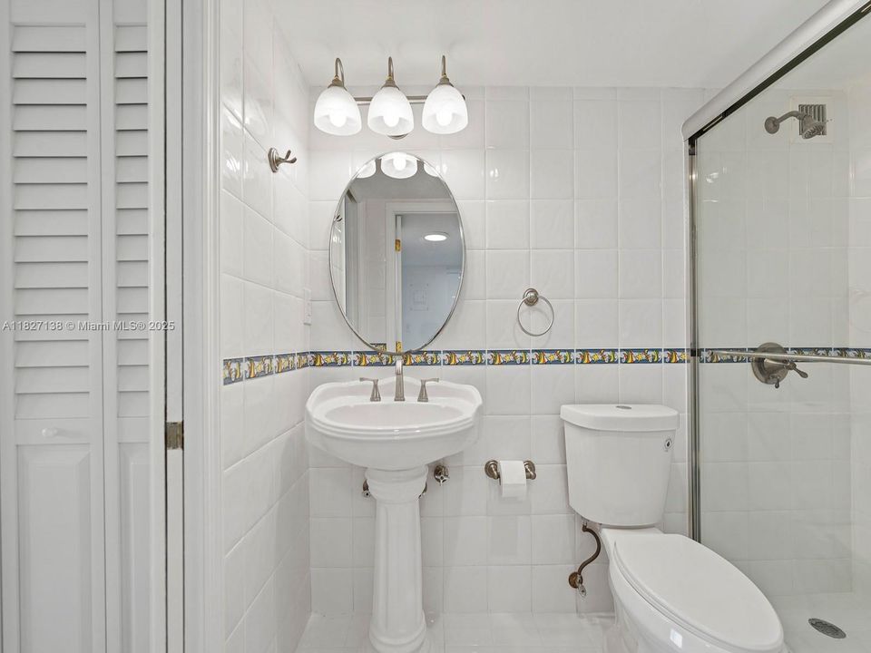 For Sale: $435,000 (1 beds, 1 baths, 659 Square Feet)