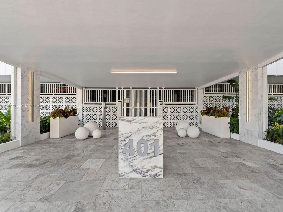 For Sale: $435,000 (1 beds, 1 baths, 659 Square Feet)