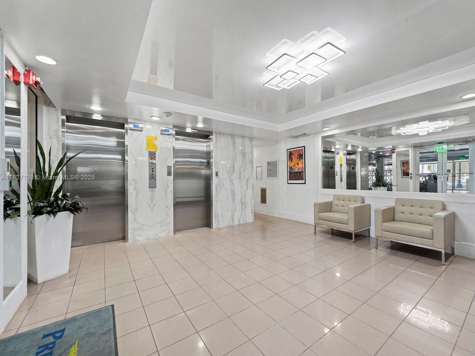 For Sale: $435,000 (1 beds, 1 baths, 659 Square Feet)