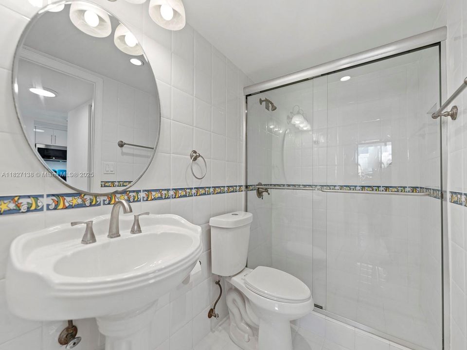 For Sale: $435,000 (1 beds, 1 baths, 659 Square Feet)