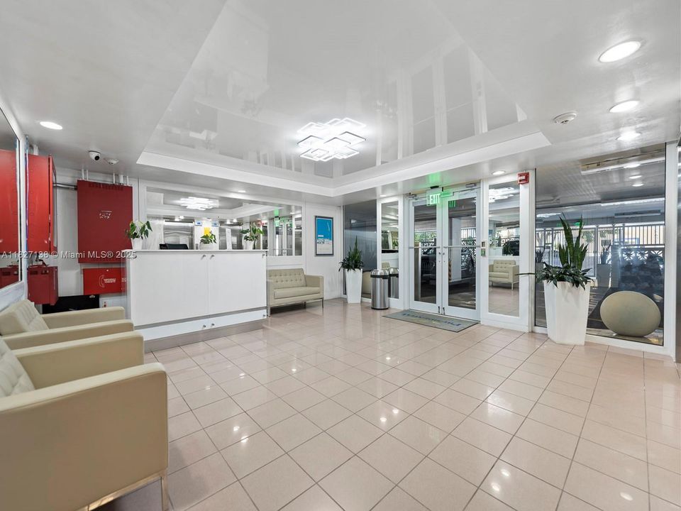 For Sale: $435,000 (1 beds, 1 baths, 659 Square Feet)