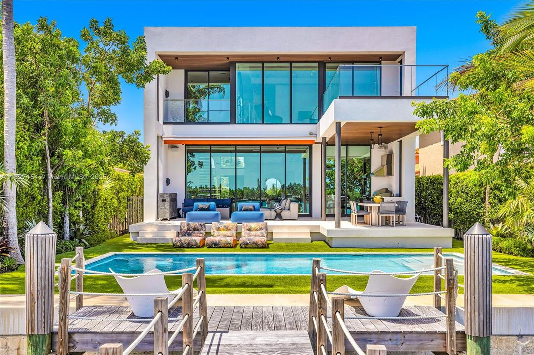 На продажу: $9,550,000 (4 спален, 4 ванн, 3923 Квадратных фут)