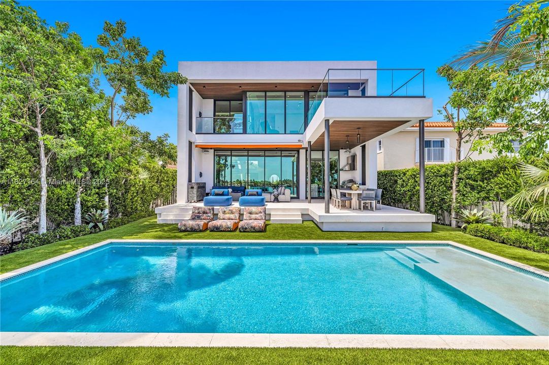 На продажу: $9,550,000 (4 спален, 4 ванн, 3923 Квадратных фут)