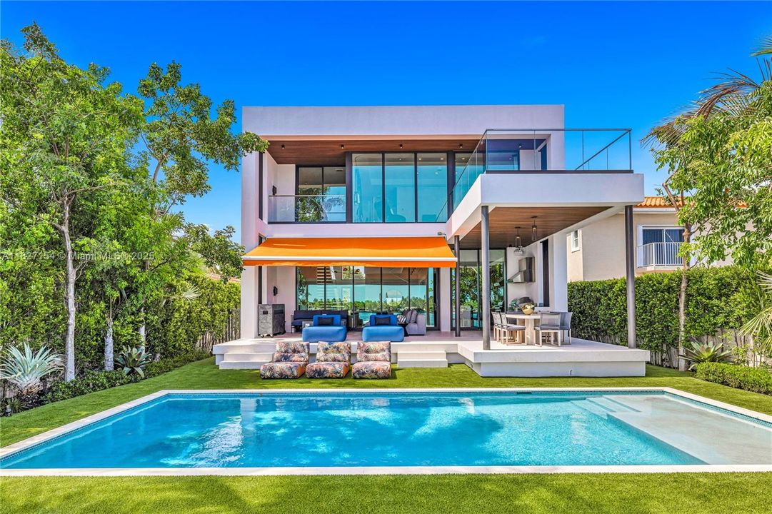 На продажу: $9,550,000 (4 спален, 4 ванн, 3923 Квадратных фут)