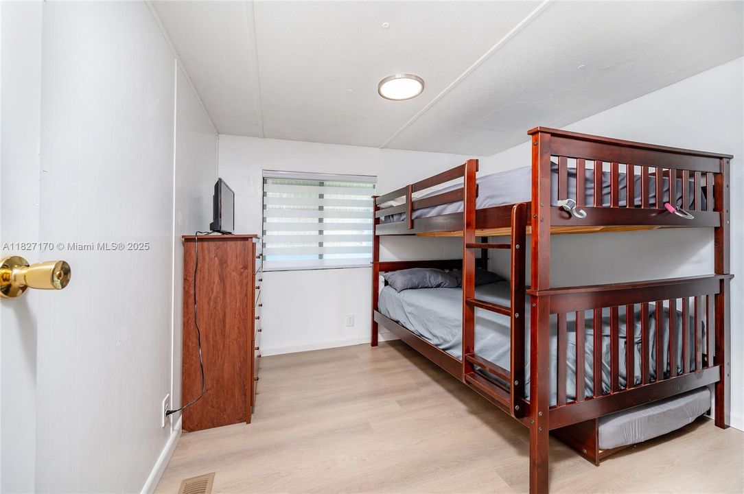 待售: $685,000 (2 贝兹, 1 浴室, 729 平方英尺)