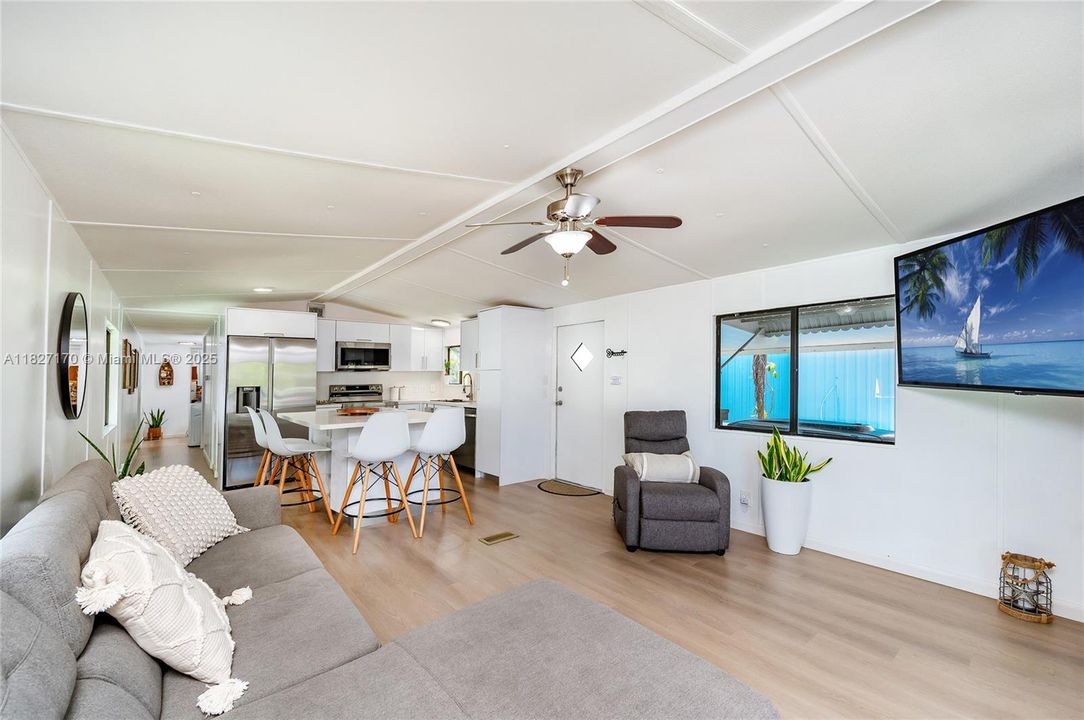 待售: $685,000 (2 贝兹, 1 浴室, 729 平方英尺)