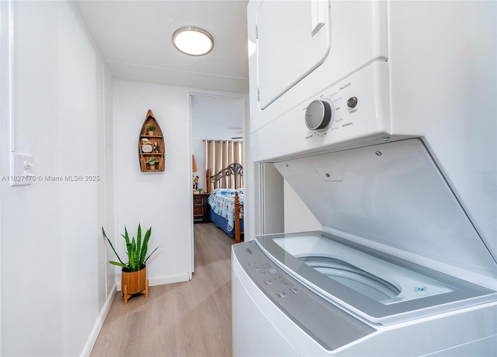 待售: $685,000 (2 贝兹, 1 浴室, 729 平方英尺)