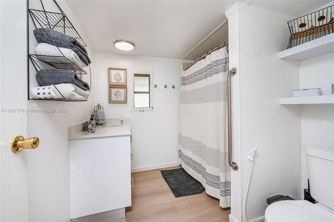 待售: $685,000 (2 贝兹, 1 浴室, 729 平方英尺)