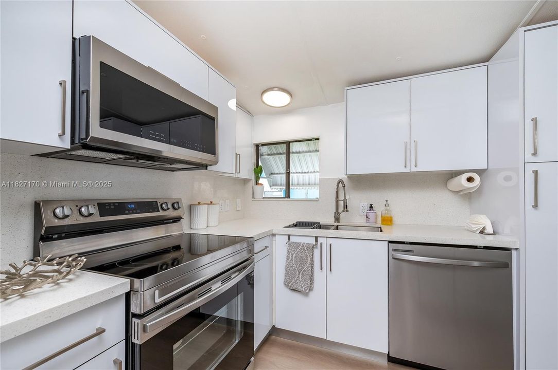 待售: $685,000 (2 贝兹, 1 浴室, 729 平方英尺)