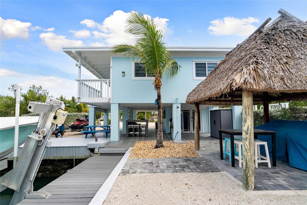 Recently Sold: $1,075,000 (3 beds, 2 baths, 864 Square Feet)
