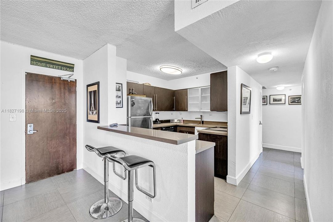 For Sale: $740,000 (2 beds, 2 baths, 1062 Square Feet)