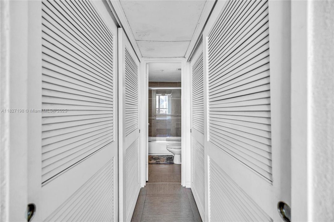 For Sale: $740,000 (2 beds, 2 baths, 1062 Square Feet)