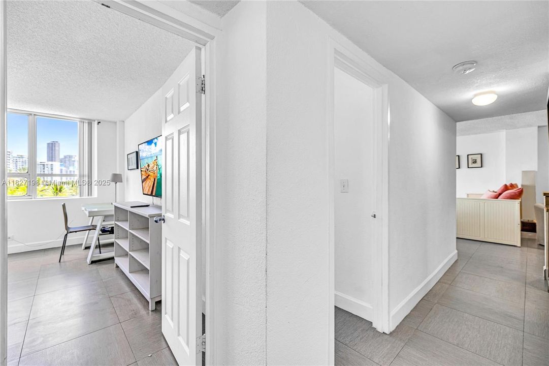 For Sale: $740,000 (2 beds, 2 baths, 1062 Square Feet)