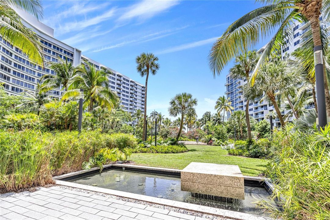 For Sale: $740,000 (2 beds, 2 baths, 1062 Square Feet)