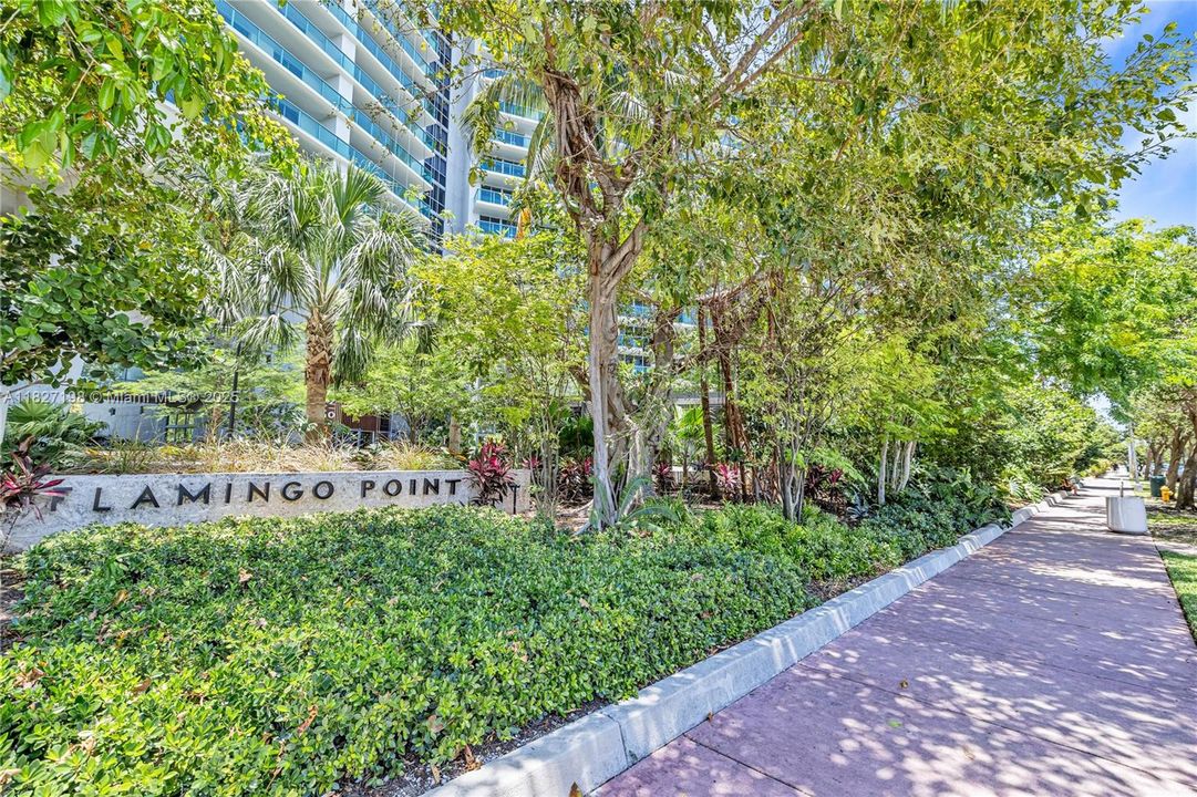 For Sale: $740,000 (2 beds, 2 baths, 1062 Square Feet)