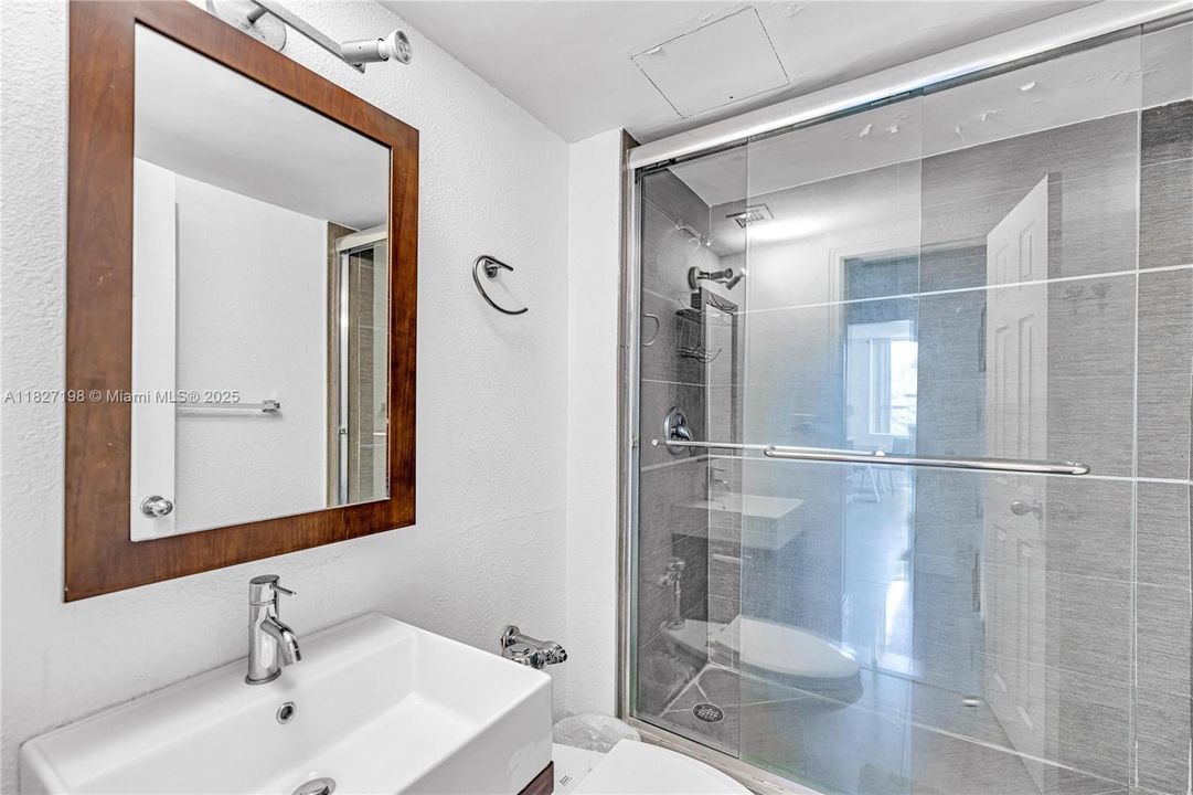 For Sale: $740,000 (2 beds, 2 baths, 1062 Square Feet)