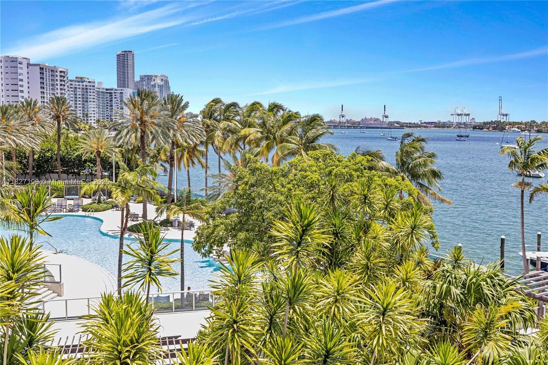 For Sale: $740,000 (2 beds, 2 baths, 1062 Square Feet)