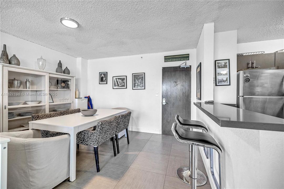 For Sale: $740,000 (2 beds, 2 baths, 1062 Square Feet)