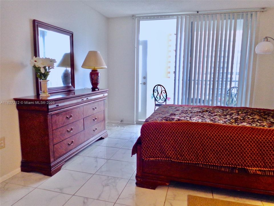 Active With Contract: $109,000 (1 beds, 1 baths, 801 Square Feet)