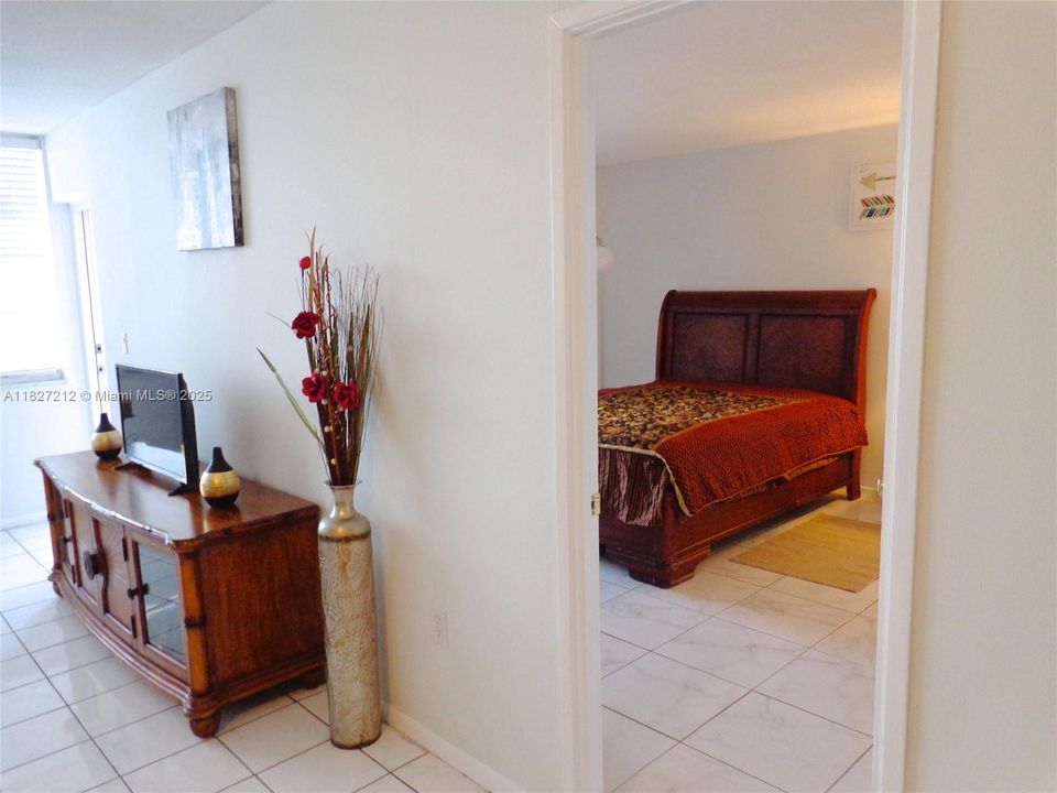 Active With Contract: $109,000 (1 beds, 1 baths, 801 Square Feet)