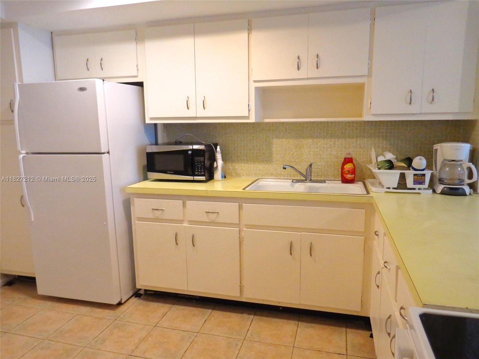 Active With Contract: $109,000 (1 beds, 1 baths, 801 Square Feet)