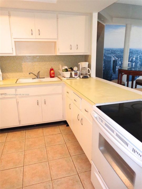 Active With Contract: $109,000 (1 beds, 1 baths, 801 Square Feet)